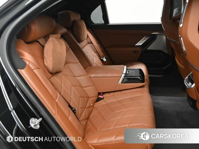 BMW 7 Series (G70) 2023 Черный из Кореи, фото 3
