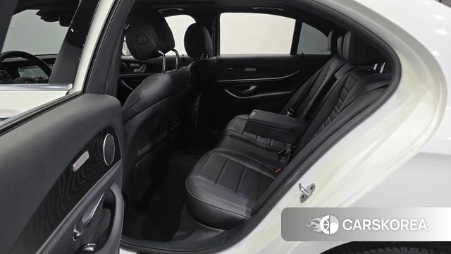 Mercedes-Benz E-Class W213 2023 Белый из Кореи, фото 3
