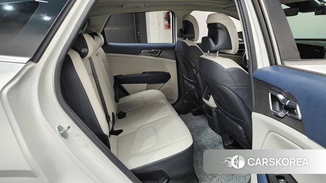 Kia Sportage 5th Generation Hybrid 2023 Белый из Кореи, фото 3