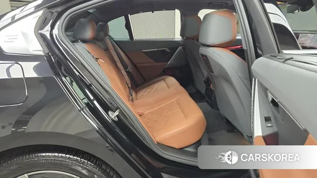 BMW 5 Series (G60) 2023 Черный из Кореи, фото 3