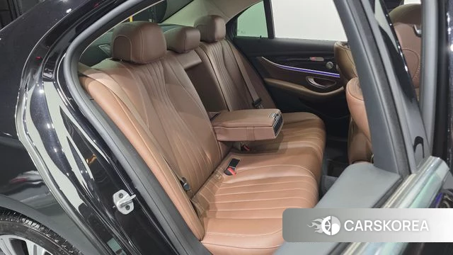 Mercedes-Benz E-Class W213 2021 Черный из Кореи, фото 3