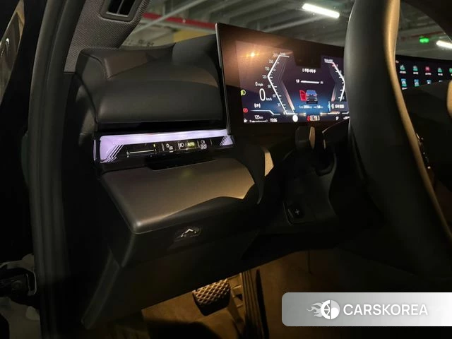 BMW 5 Series (G60) 2025 Черный из Кореи, фото 3