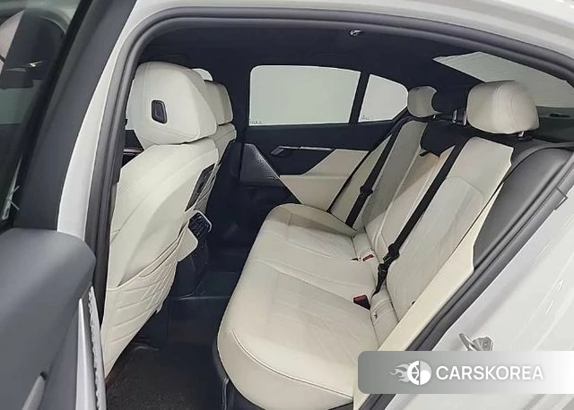 BMW 5 Series (G60) 2025 Белый из Кореи, фото 3