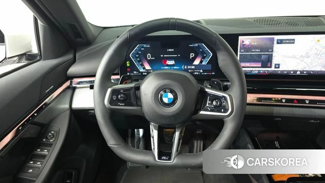 BMW 5 Series (G60) 2024 Белый из Кореи, фото 3