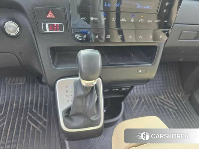 Hyundai Staria 2022 Черный из Кореи, фото 3