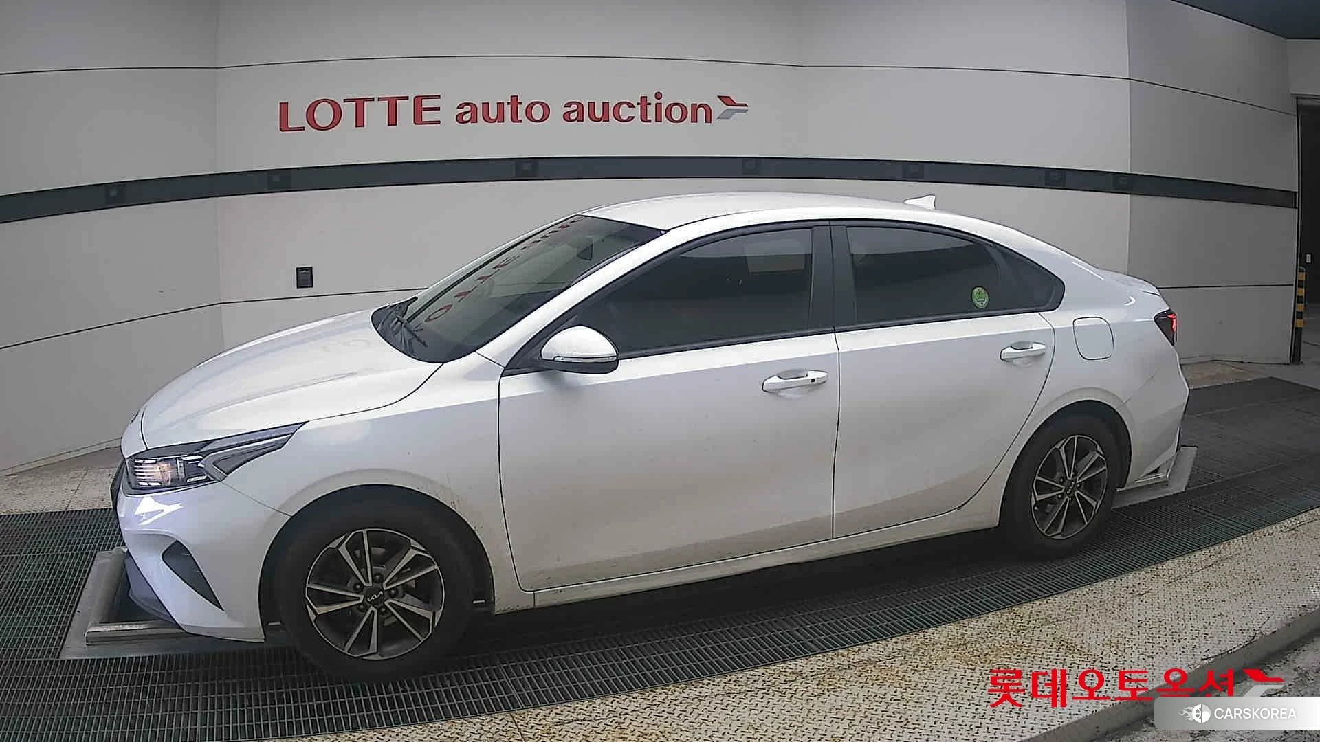 Kia K3 2022 Snow White Pearl из Кореи, фото 3