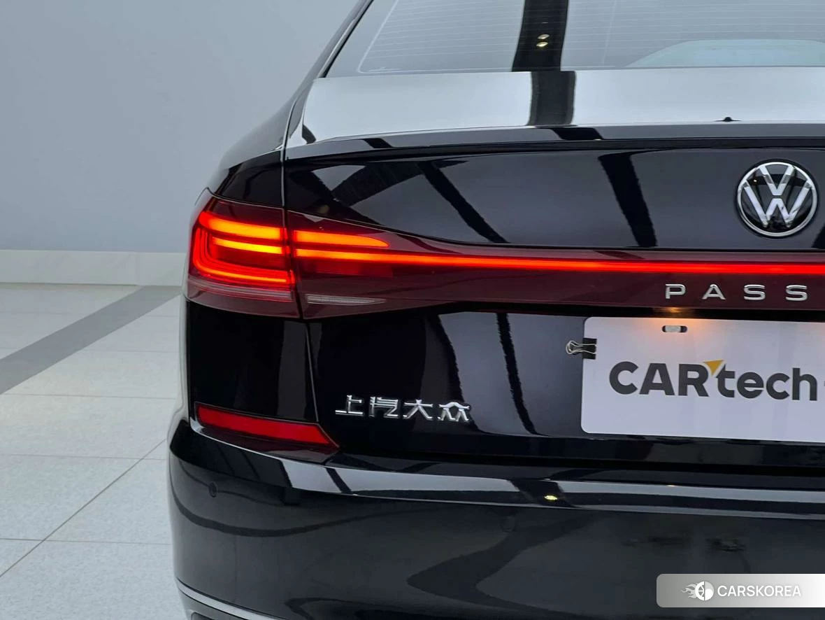 Volkswagen Passat 2023 Черный из Китая, фото 3