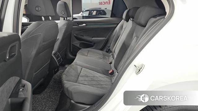 Volkswagen Golf 8th Generation 2024 Белый из Кореи, фото 3