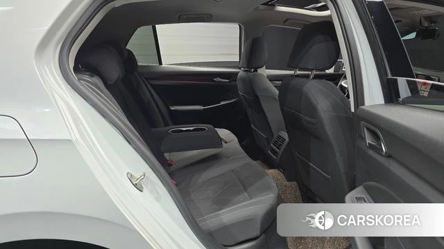 Volkswagen Golf 8th Generation 2022 Белый из Кореи, фото 3