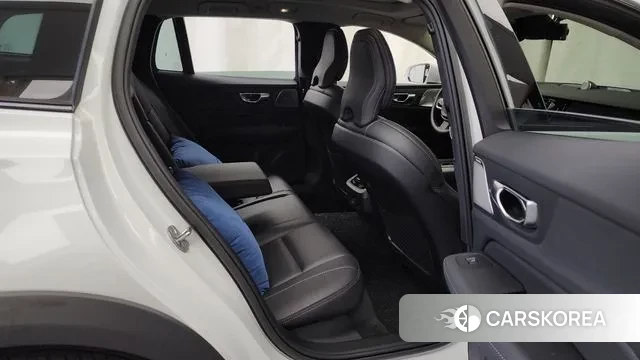 Volvo V60 Cross-Country 2nd Generation 2023 Белый из Кореи, фото 3