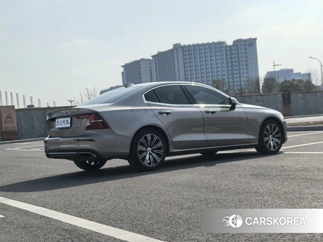 Volvo S60 2021 Темно-серый из Китая, фото 3
