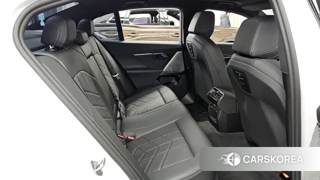 BMW 5 Series (G60) 2025 Белый из Кореи, фото 3