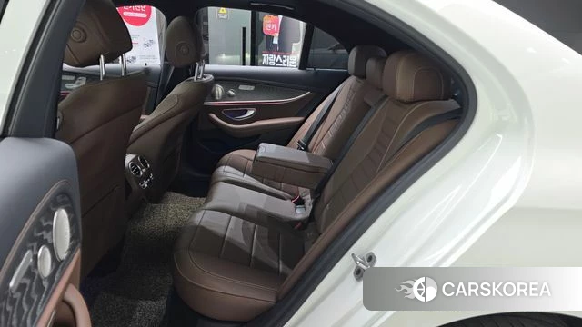 Mercedes-Benz E-Class W213 2023 Белый из Кореи, фото 3