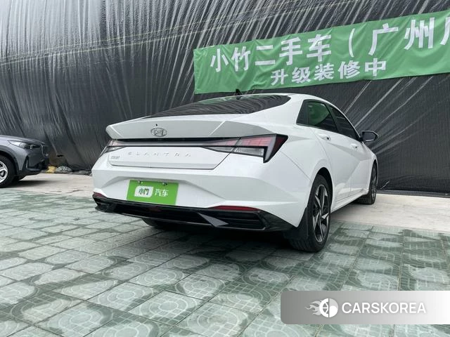 Hyundai Elantra 2023 Белый из Китая, фото 3