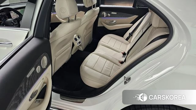 Mercedes-Benz E-Class W213 2023 Белый из Кореи, фото 3