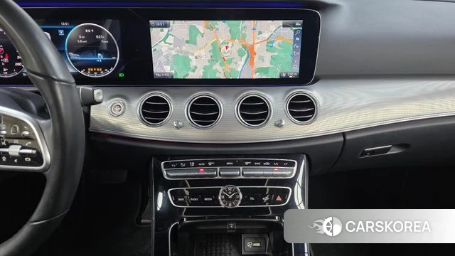 Mercedes-Benz E-Class W213 2018 Белый из Кореи, фото 3