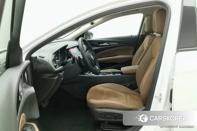 Buick Regal 2022 Белый из Китая, фото 3