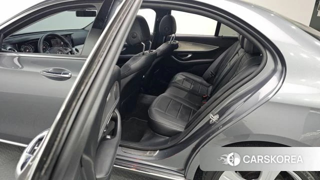 Mercedes-Benz E-Class W213 2018 Серебристо-серый из Кореи, фото 3