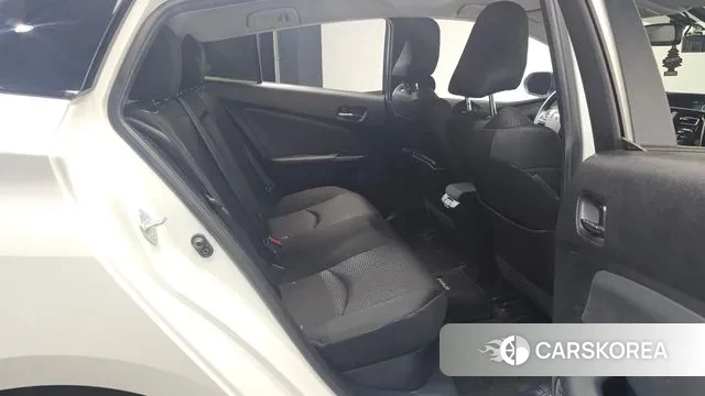 Toyota Prius 4th Generation 2019 Белый из Кореи, фото 3