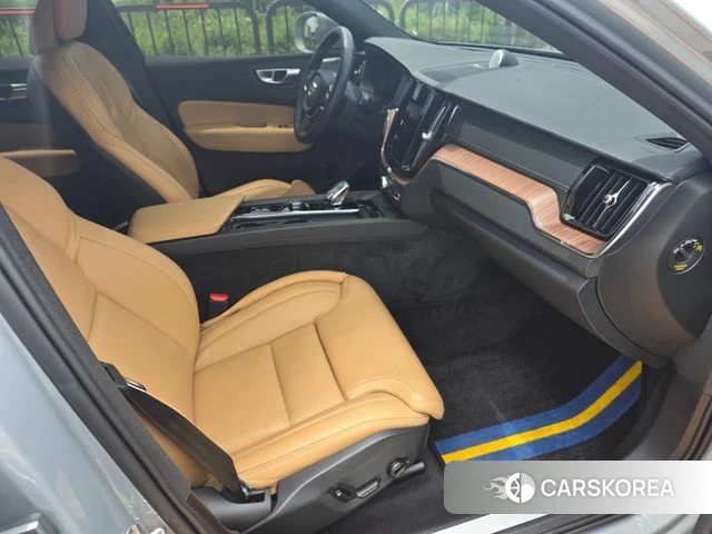 Volvo XC60 second Generation 2023 Серый из Кореи, фото 3