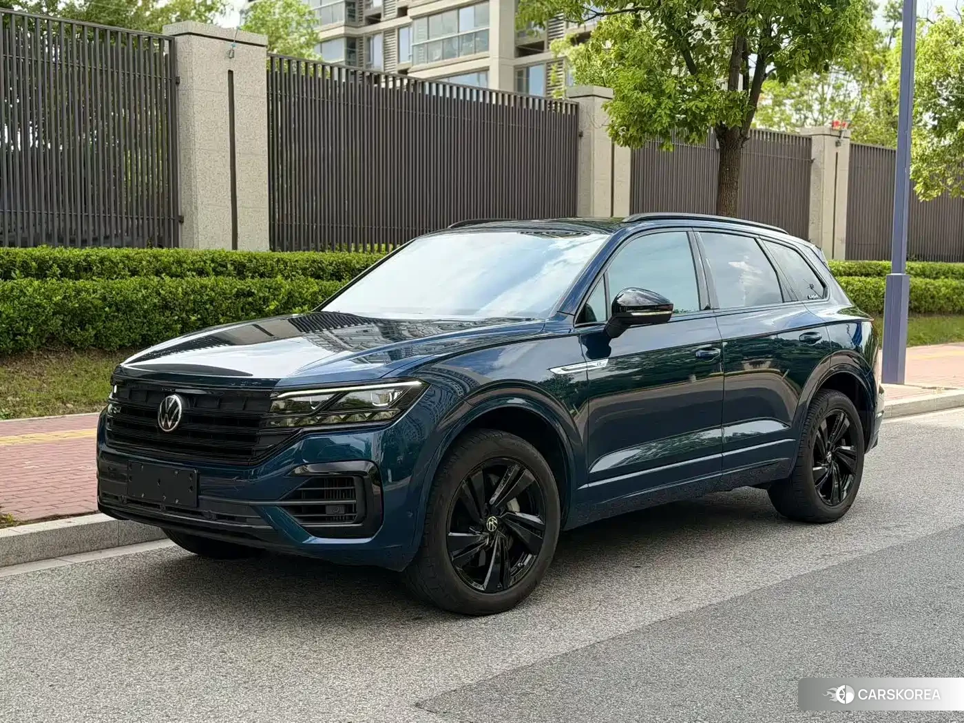 Volkswagen Touareg 2021 Синий из Китая, фото 3