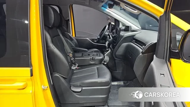 Hyundai Staria 2021 Желтый из Кореи, фото 3