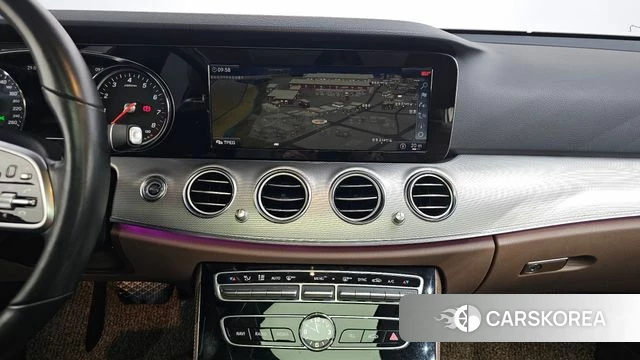 Mercedes-Benz E-Class W213 2018 Белый из Кореи, фото 3