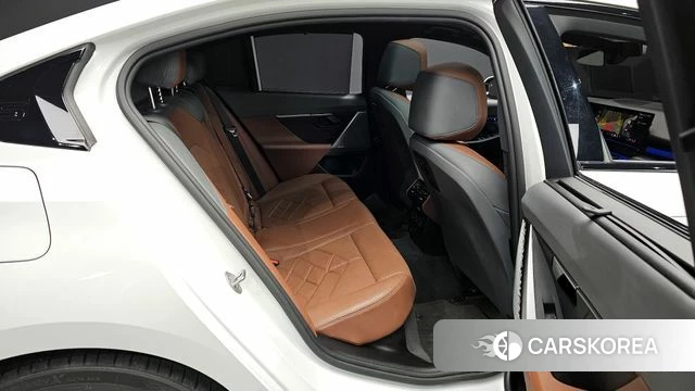 BMW 5 Series (G60) 2024 Белый из Кореи, фото 3