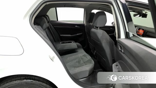 Volkswagen Golf 8th Generation 2022 Белый из Кореи, фото 3