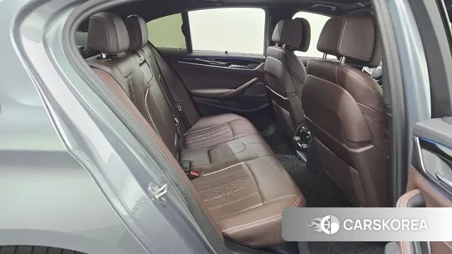 BMW 5 Series (G30) 2023 Серебристо-серый из Кореи, фото 3