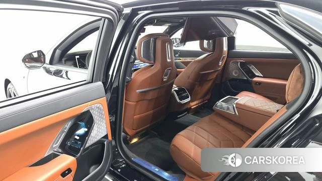 BMW i7 (G70) 2024 Черный из Кореи, фото 3