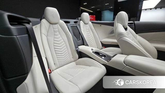 Maserati Grancabrio 2nd Generation 2024 Серебристо-серый из Кореи, фото 3