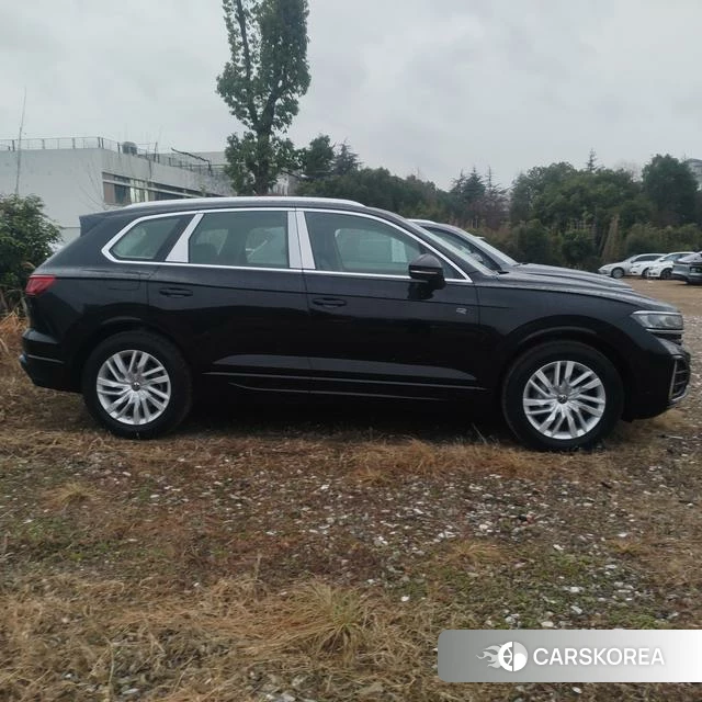 Volkswagen Touareg 2025 Черный из Китая, фото 3