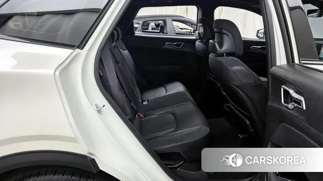 Kia Sportage 5th Generation Hybrid 2024 Белый из Кореи, фото 3