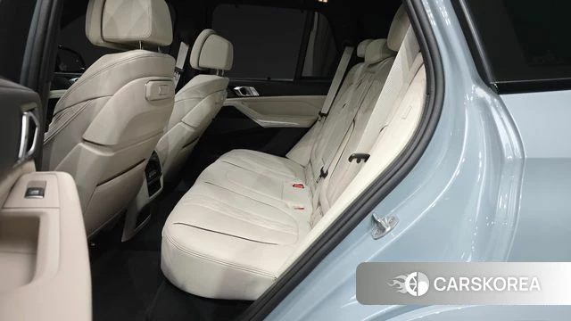 BMW X5 (G05) 2026 Светло-серебряный цвет из Кореи, фото 3
