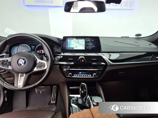 BMW 5 Series (G30) 2018 Цвет галактики из Кореи, фото 3