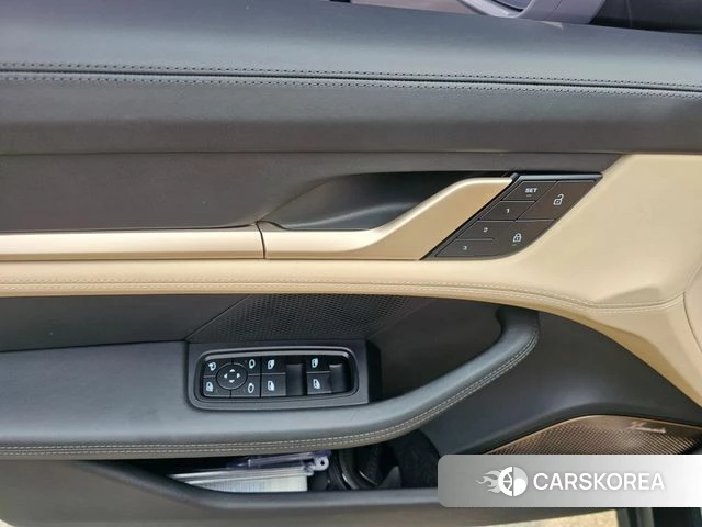 Porsche Taycan 2023 Серебристо-серый из Кореи, фото 3