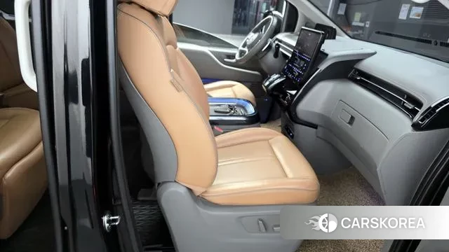 Hyundai Staria 2021 Черный из Кореи, фото 3