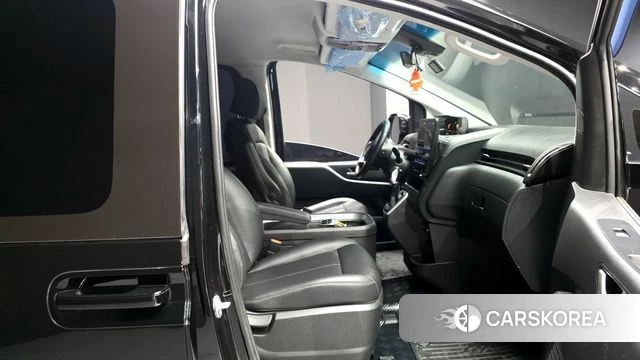 Hyundai Staria 2023 Черный из Кореи, фото 3