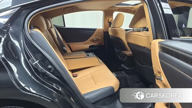 Lexus ES300h 7th generation 2022 Черный из Кореи, фото 3