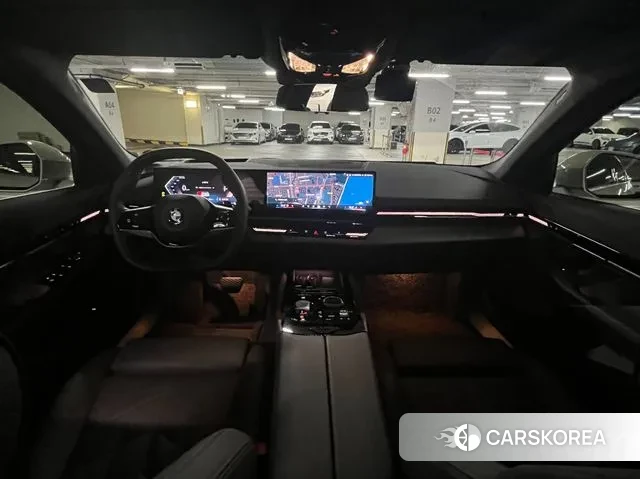 BMW 5 Series (G30) 2023 Белый из Кореи, фото 3