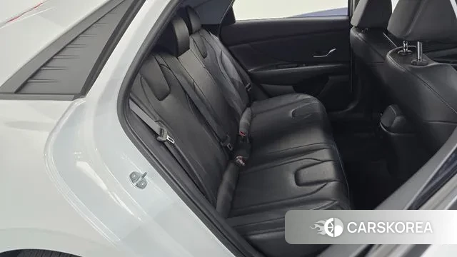 Hyundai Avante Hybrid (CN7) 2023 Белый из Кореи, фото 3