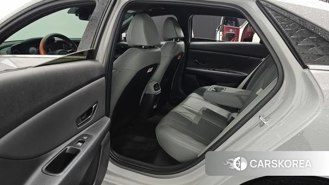 Hyundai The New Avante (CN7) 2023 Серебристо-серый из Кореи, фото 3