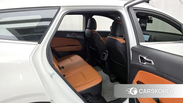 Kia Sportage 5th Generation Hybrid 2023 Белый из Кореи, фото 3