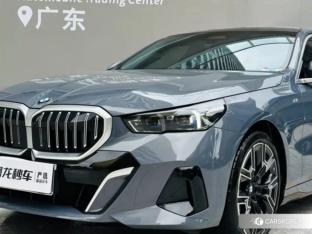 BMW 5 series 2024 Silver/gray из Китая, фото 3