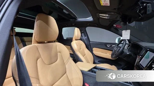 Volvo XC60 second Generation 2021 Белый из Кореи, фото 3