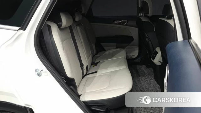 Kia Sportage 5th Generation 2023 Белый из Кореи, фото 3