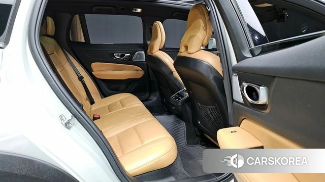 Volvo V60 Cross-Country 2nd Generation 2021 Серебряный из Кореи, фото 3