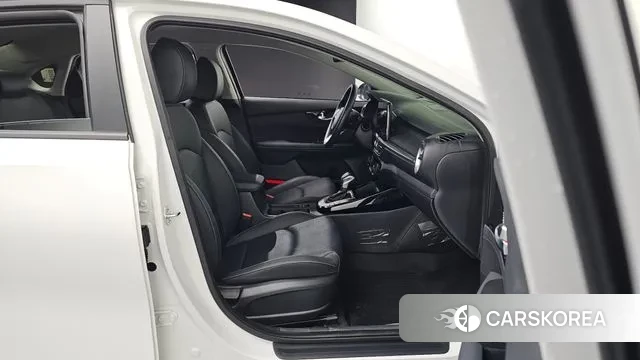 Kia The New K3 2nd generation 2024 Белый из Кореи, фото 3