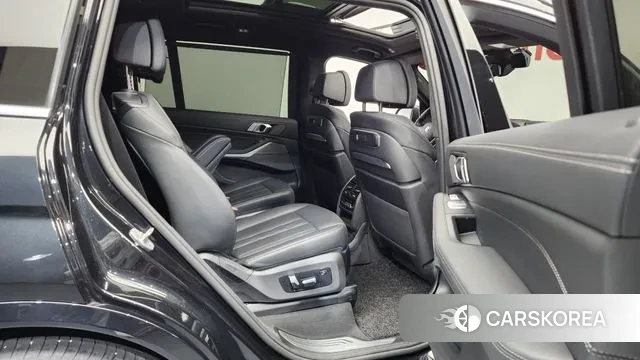 BMW X7 (G07) 2024 Черный из Кореи, фото 3